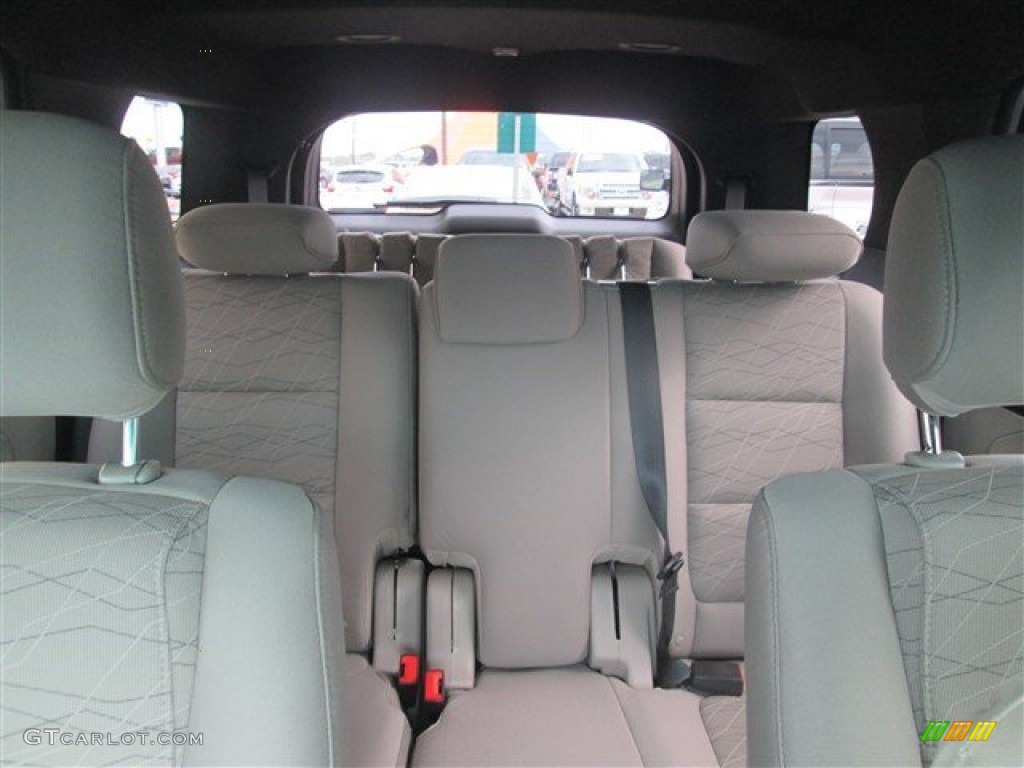 2015 Explorer FWD - Tuxedo Black / Medium Light Stone photo #30