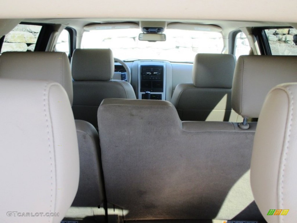 2007 Mountaineer Premier AWD - Silver Birch Metallic / Camel photo #25