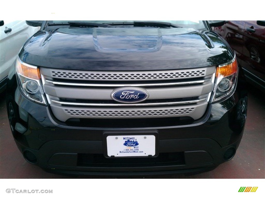 2015 Explorer FWD - Tuxedo Black / Medium Light Stone photo #4