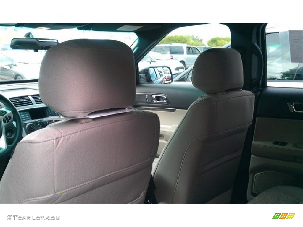 2015 Explorer FWD - Tuxedo Black / Medium Light Stone photo #15