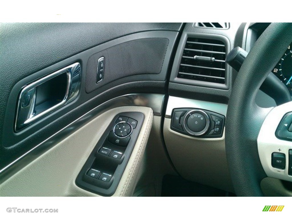 2015 Explorer FWD - Tuxedo Black / Medium Light Stone photo #23
