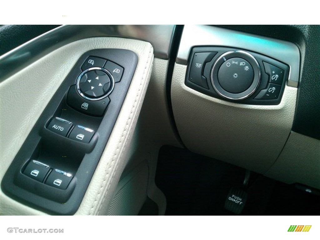 2015 Explorer FWD - Tuxedo Black / Medium Light Stone photo #24