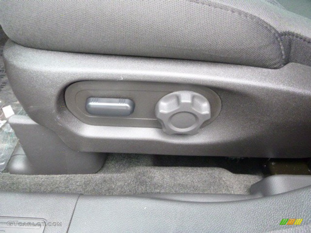 2015 Explorer XLT 4WD - Oxford White / Charcoal Black photo #11