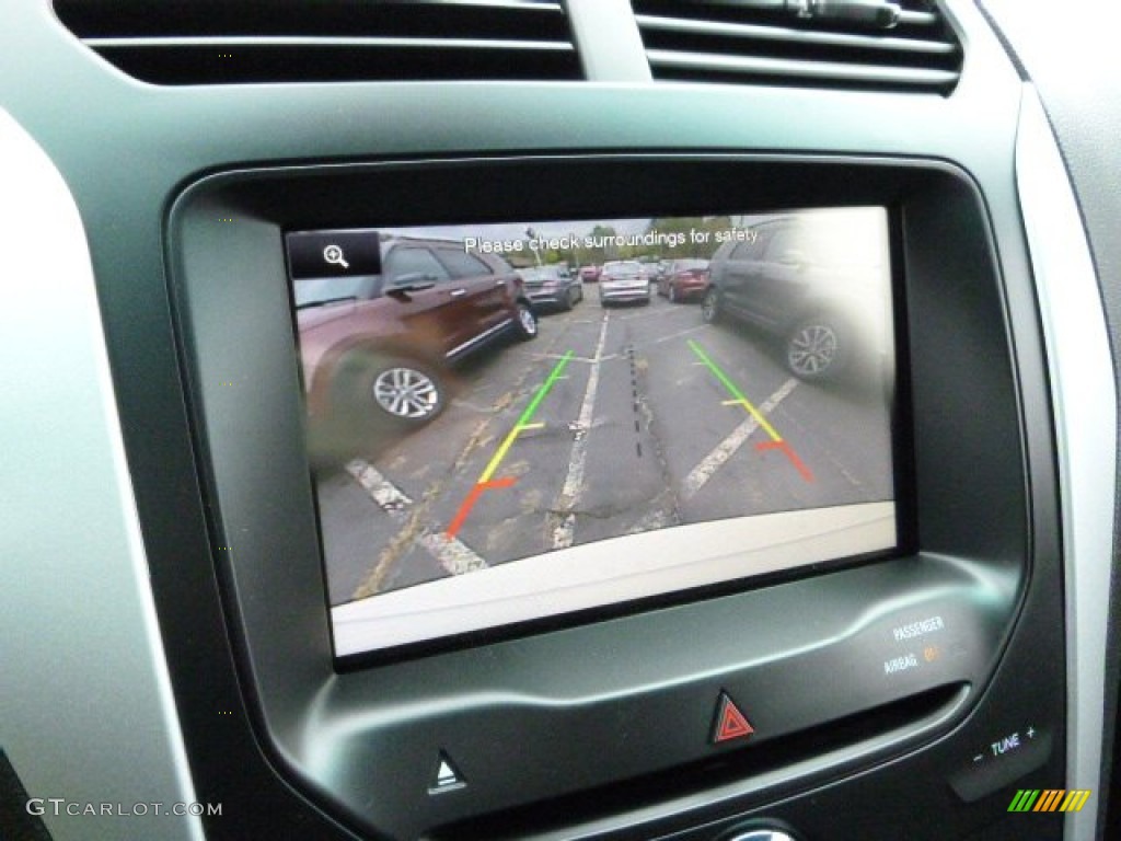 2015 Explorer XLT 4WD - Oxford White / Charcoal Black photo #15