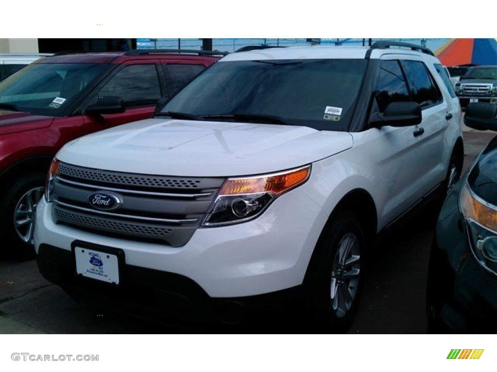 2015 Explorer FWD - Oxford White / Medium Light Stone photo #1