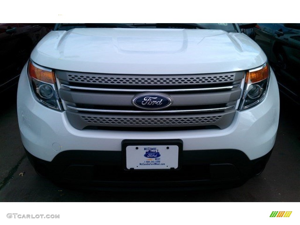 2015 Explorer FWD - Oxford White / Medium Light Stone photo #4