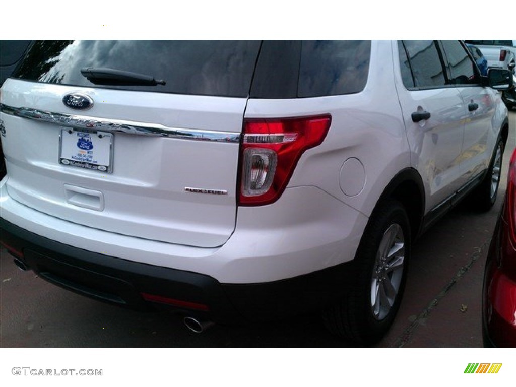 2015 Explorer FWD - Oxford White / Medium Light Stone photo #10