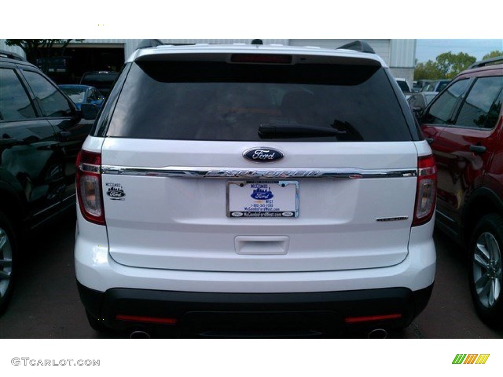 2015 Explorer FWD - Oxford White / Medium Light Stone photo #13