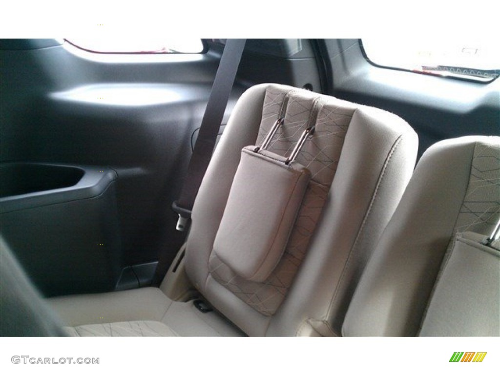 2015 Explorer FWD - Oxford White / Medium Light Stone photo #16