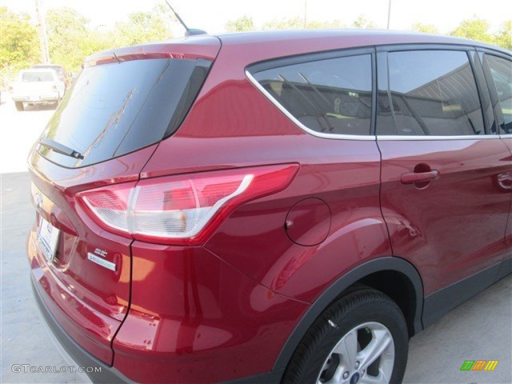 2015 Escape SE - Ruby Red Metallic / Charcoal Black photo #10