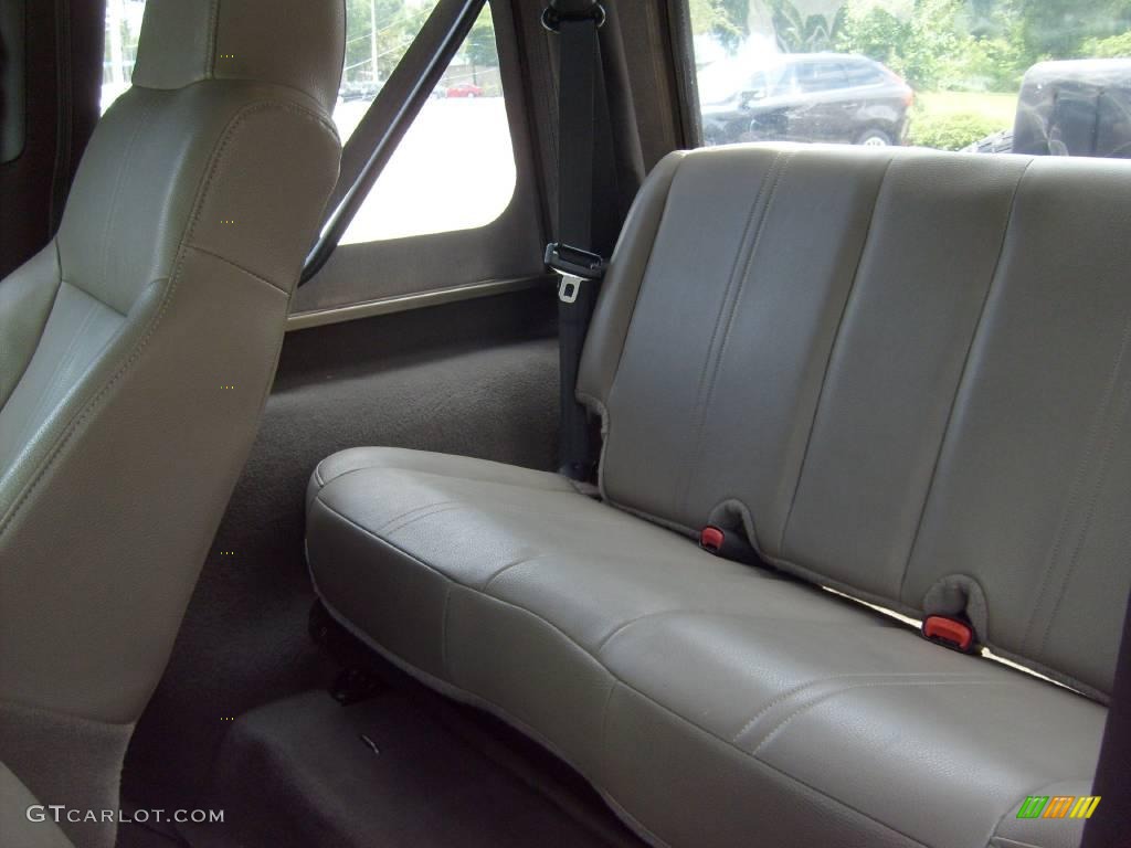2004 Wrangler SE 4x4 - Light Khaki Metallic / Khaki photo #20