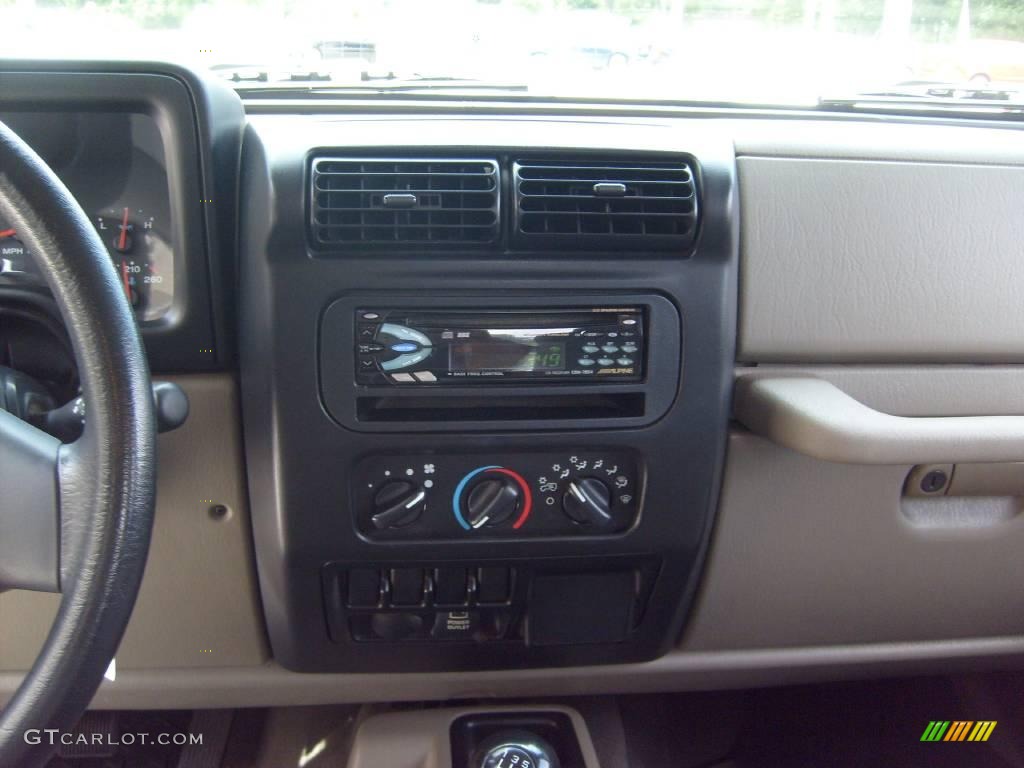 2004 Wrangler SE 4x4 - Light Khaki Metallic / Khaki photo #23