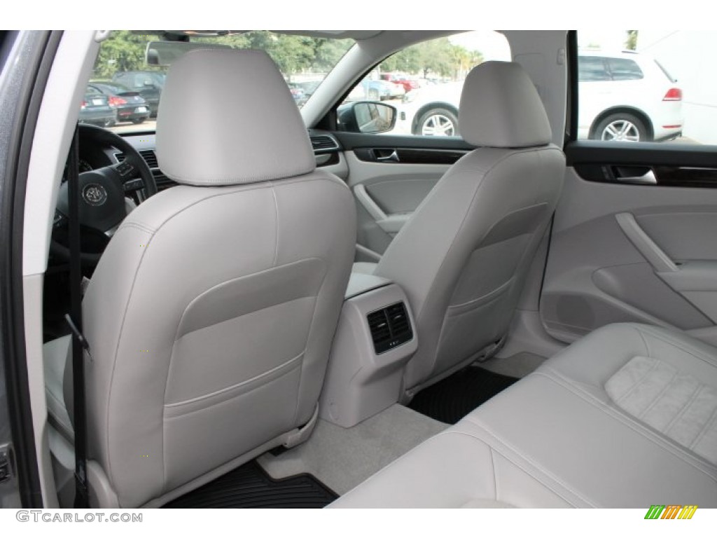 2015 Volkswagen Passat TDI SEL Premium Sedan Rear Seat Photo #98487561
