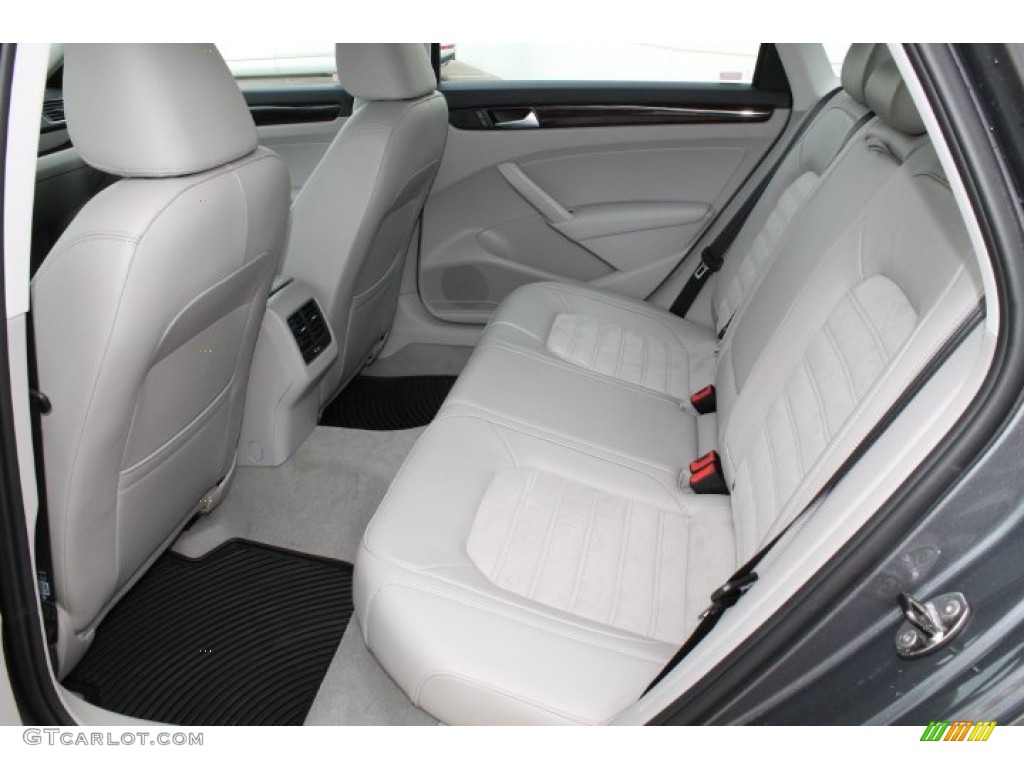 2015 Volkswagen Passat TDI SEL Premium Sedan Rear Seat Photo #98487579