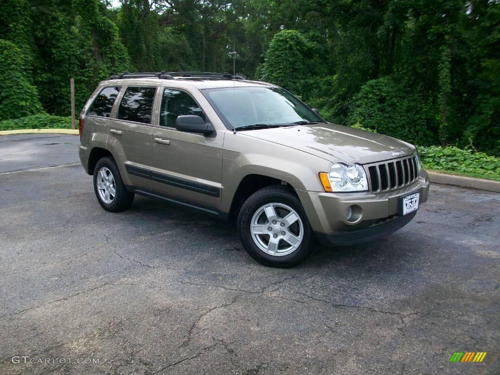 2006 Grand Cherokee Laredo - Light Khaki Metallic / Khaki photo #1