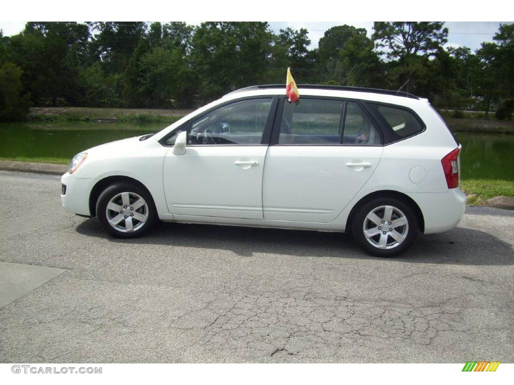 Clear White Kia Rondo