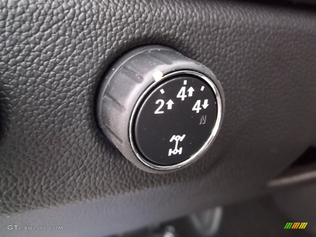 2015 Chevrolet Colorado Z71 Crew Cab 4WD Controls Photo #98508221