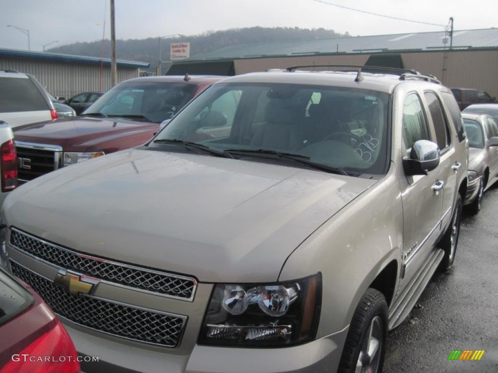 2009 Tahoe LTZ 4x4 - Gold Mist Metallic / Light Cashmere photo #2