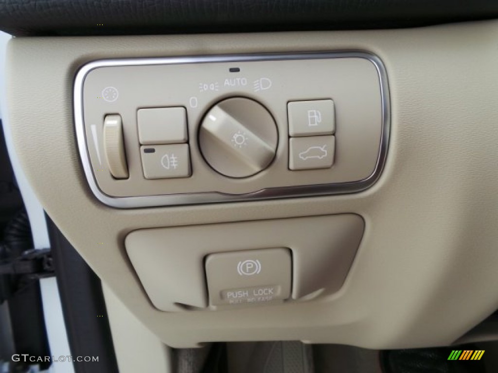 2015 Volvo XC60 T5 Drive-E Controls Photo #98509202