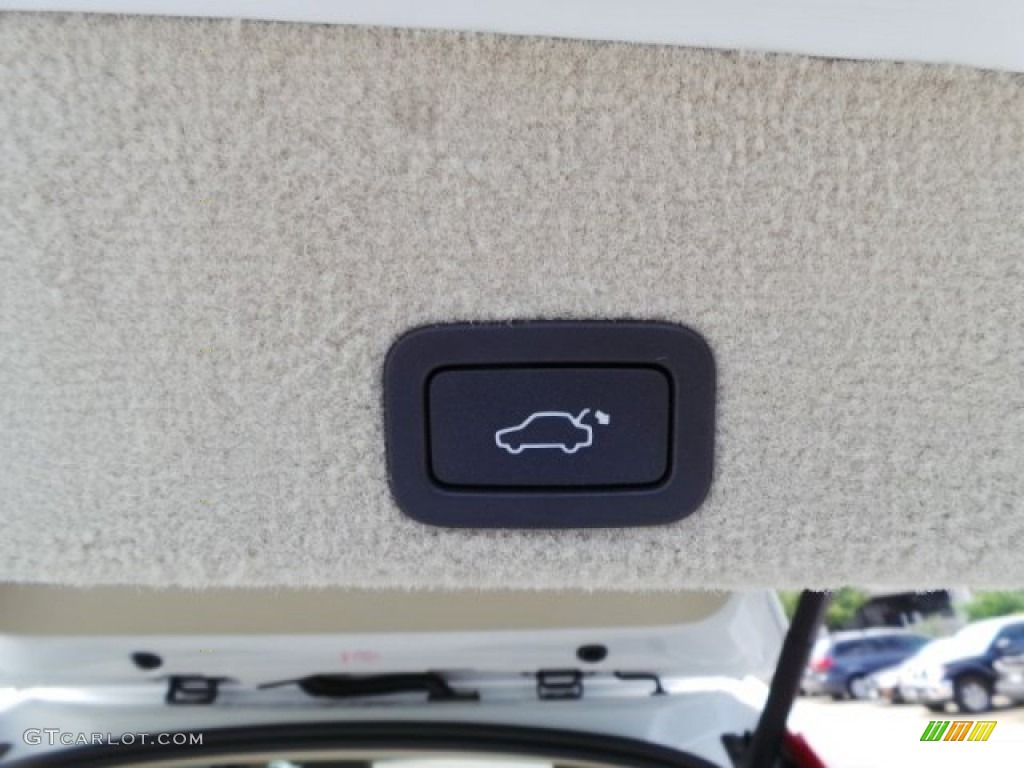 2015 Volvo XC60 T5 Drive-E Controls Photo #98509331