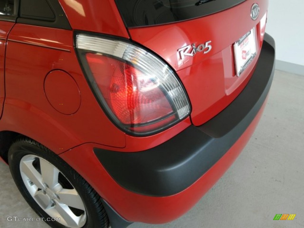 2008 Rio Rio5 SX Hatchback - Tropical Red / Gray photo #12