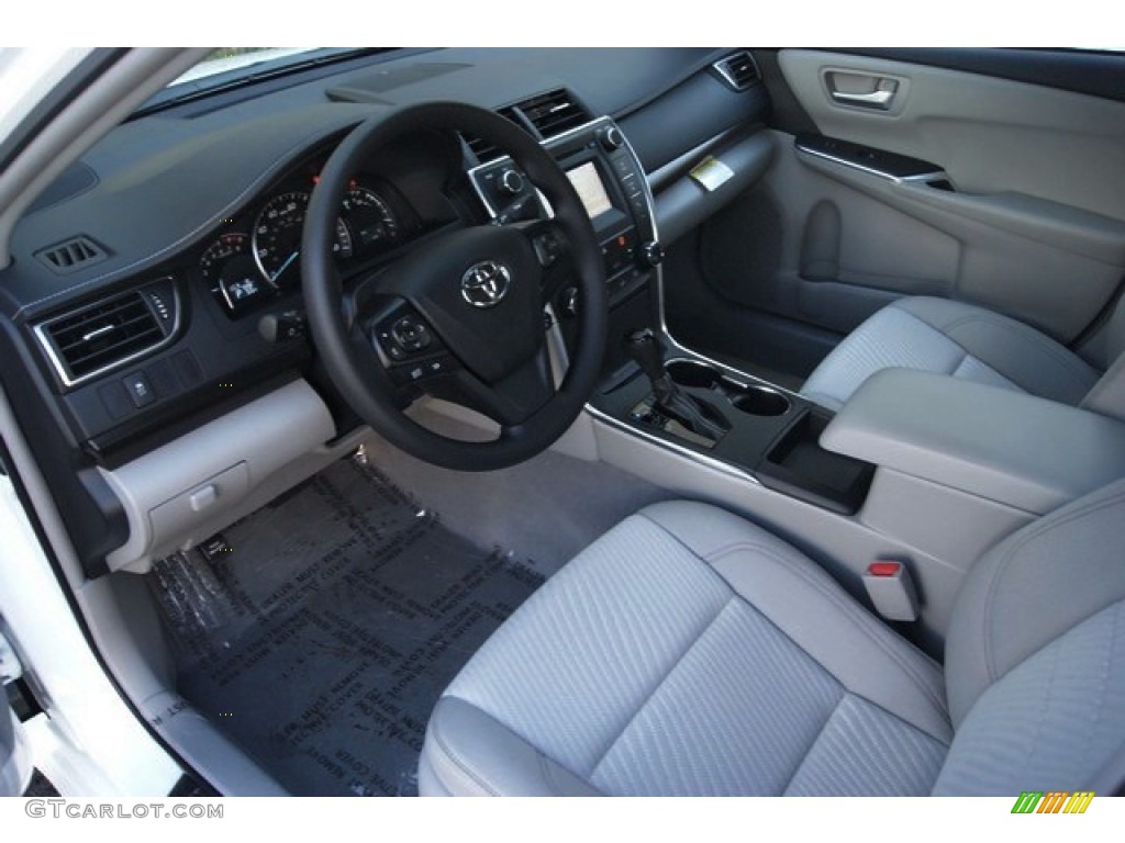 Ash Interior 2015 Toyota Camry LE Photo #98516004