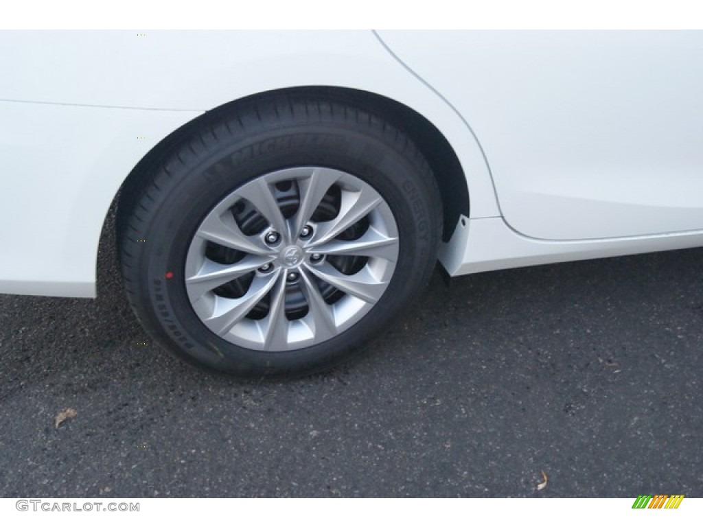 2015 Toyota Camry LE Wheel Photo #98516118