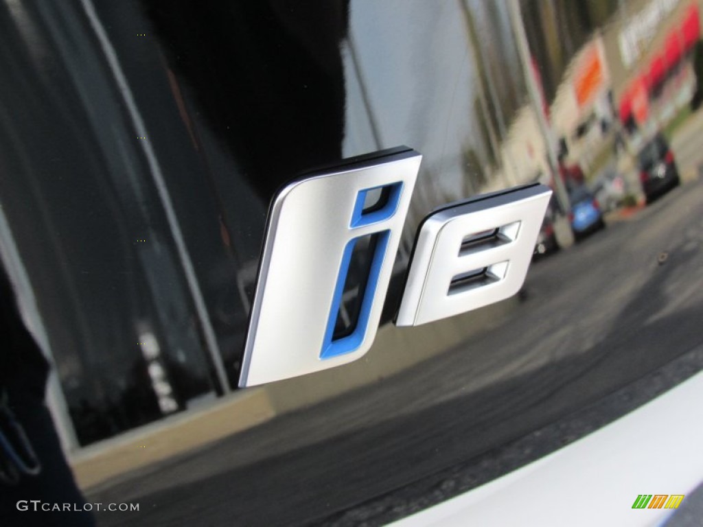 2014 BMW i8 Mega World Marks and Logos Photos