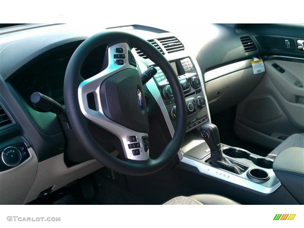 2015 Explorer FWD - Ruby Red / Medium Light Stone photo #35