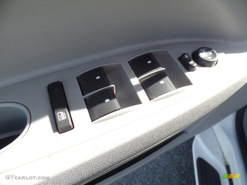 2011 HHR LS - Arctic Ice White / Gray photo #22