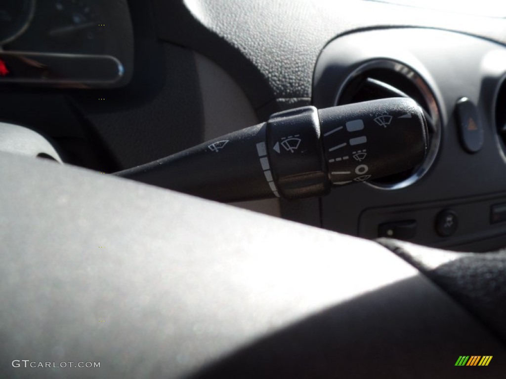 2011 HHR LS - Arctic Ice White / Gray photo #32