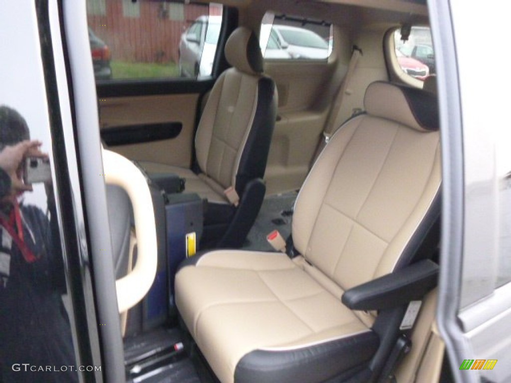 2015 Kia Sedona EX Rear Seat Photo #98545746