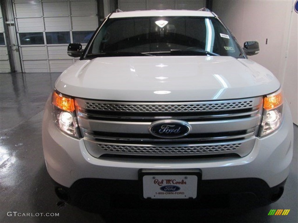 2015 Explorer XLT - Oxford White / Medium Light Stone photo #2