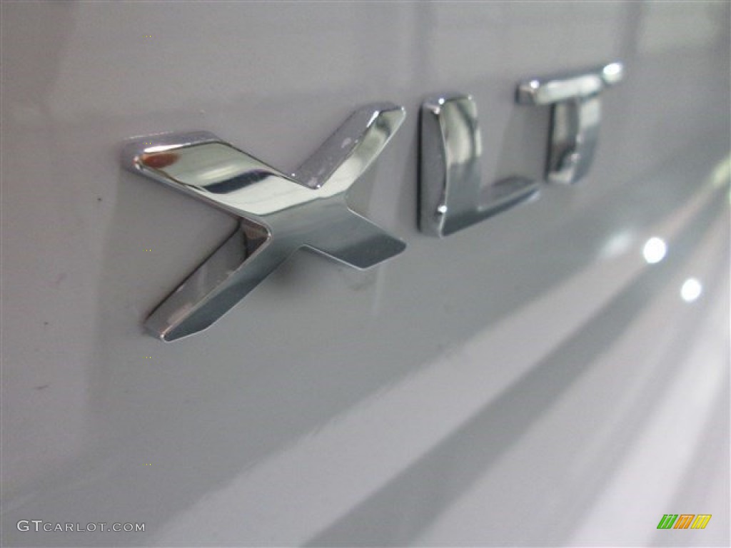 2015 Explorer XLT - Oxford White / Medium Light Stone photo #7