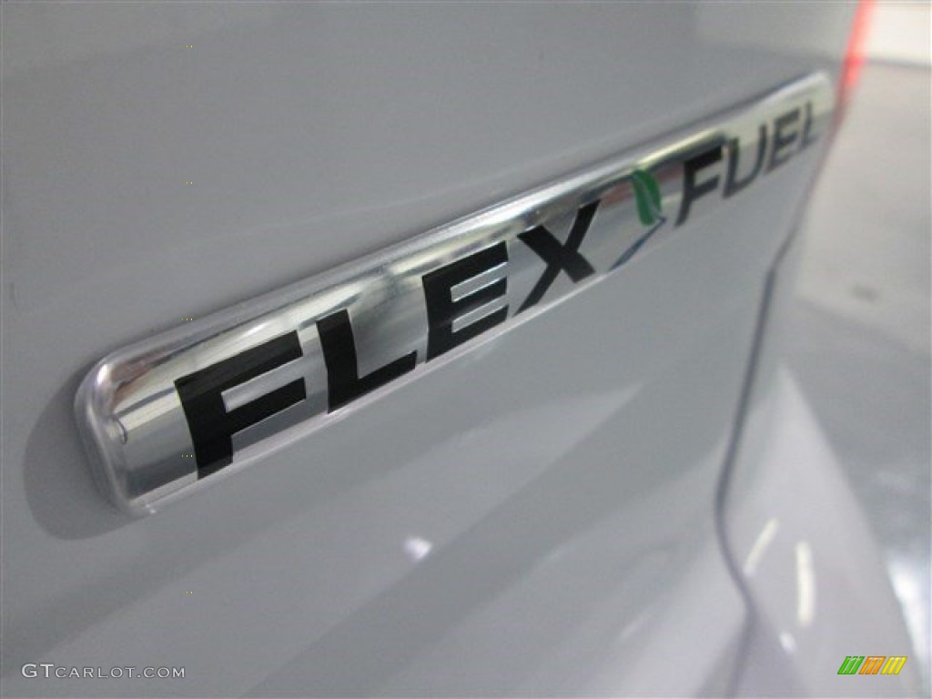 2015 Explorer XLT - Oxford White / Medium Light Stone photo #8