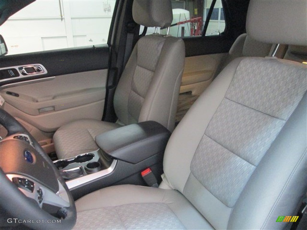 2015 Explorer XLT - Oxford White / Medium Light Stone photo #10