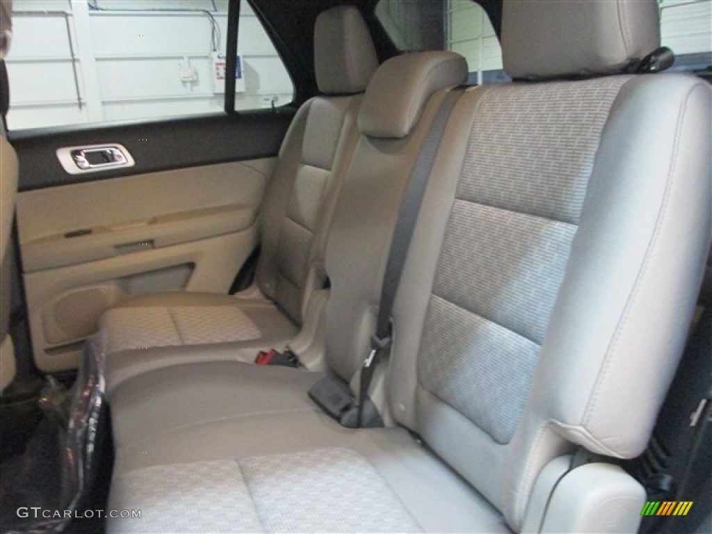 2015 Explorer XLT - Oxford White / Medium Light Stone photo #11