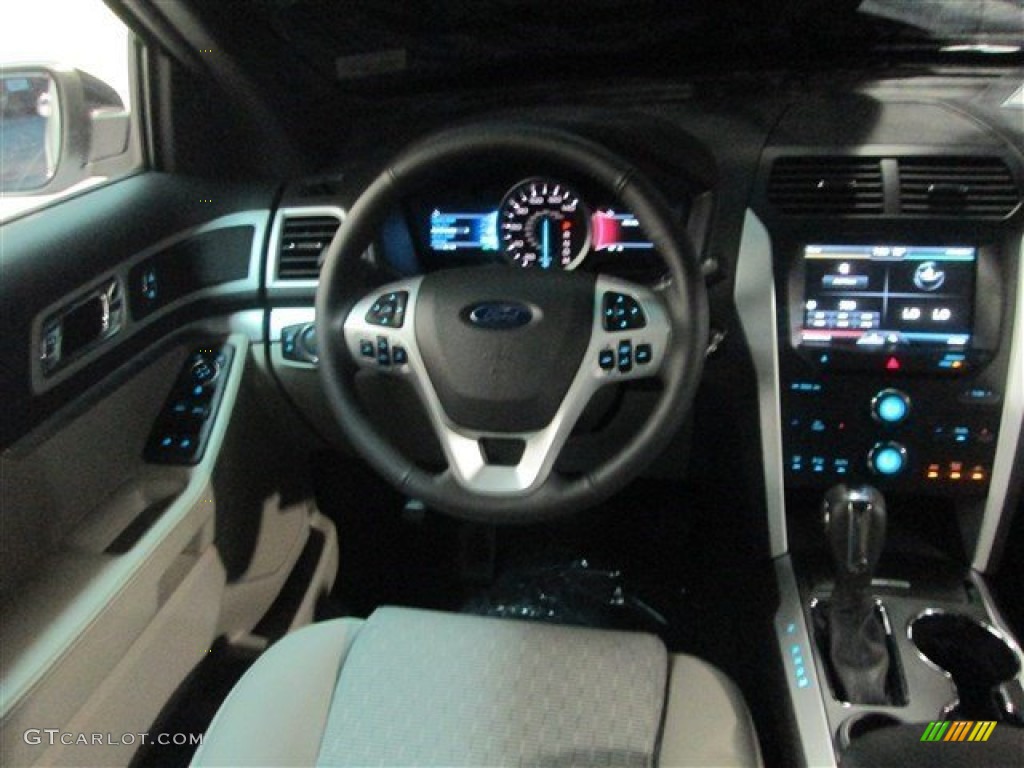 2015 Explorer XLT - Oxford White / Medium Light Stone photo #12