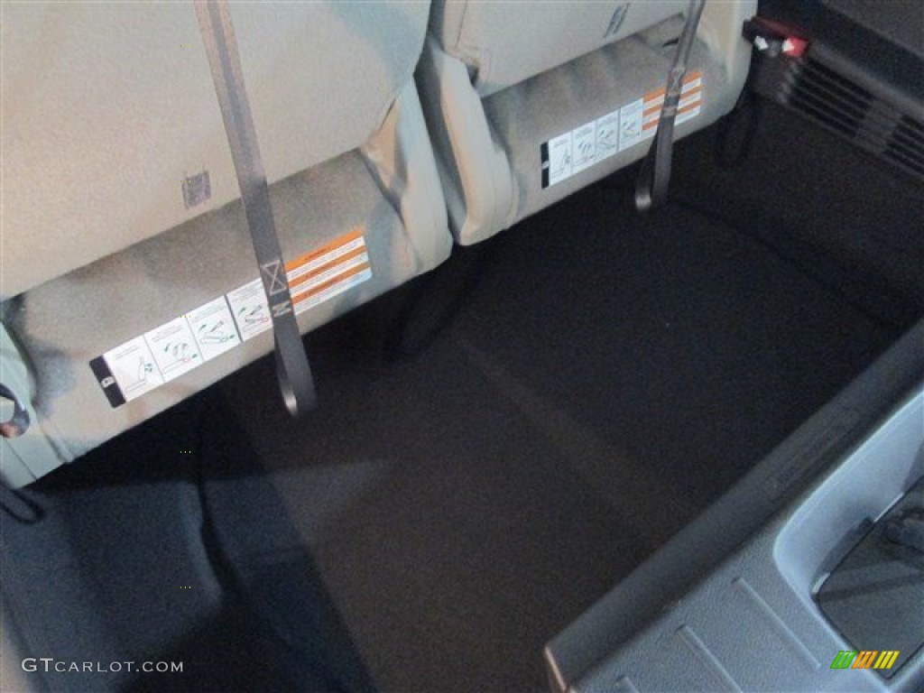 2015 Explorer XLT - Oxford White / Medium Light Stone photo #13