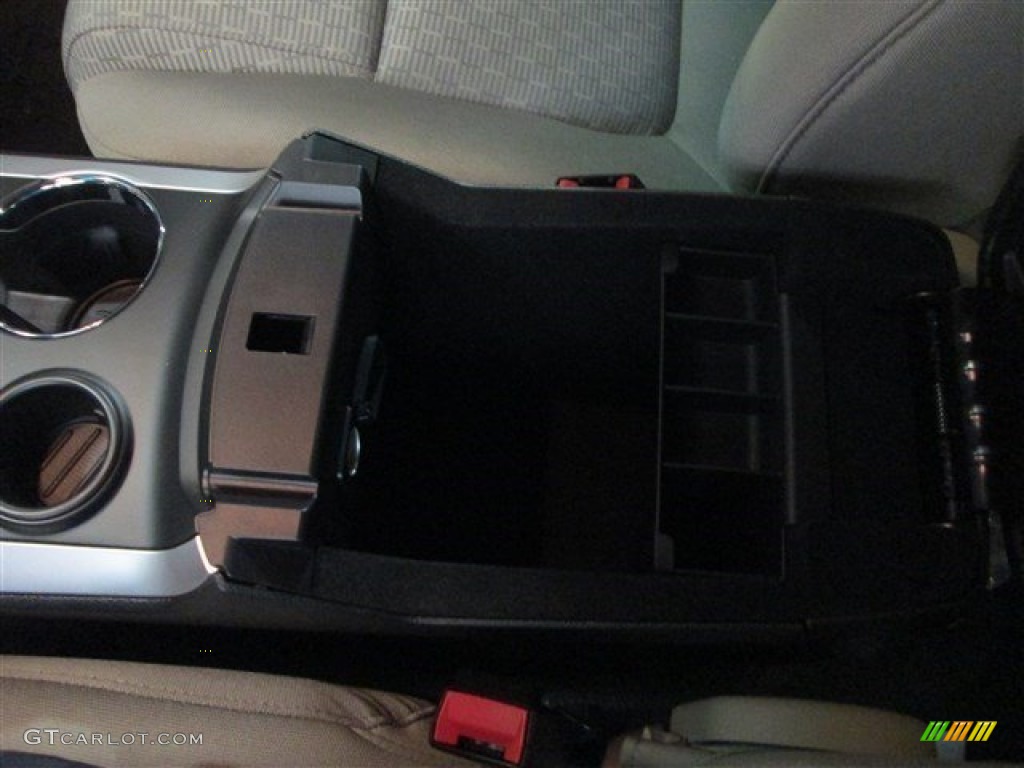 2015 Explorer XLT - Oxford White / Medium Light Stone photo #25