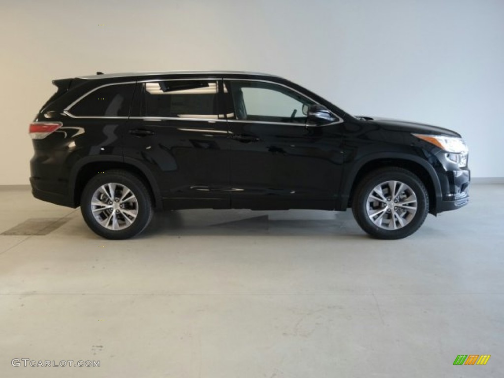 Attitude Black Metallic Toyota Highlander