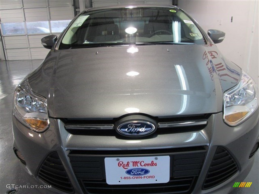 2014 Focus SE Sedan - Sterling Gray / Medium Light Stone photo #2