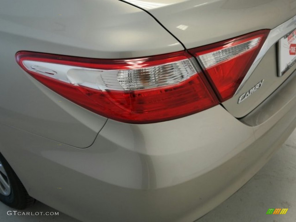 2015 Camry Hybrid XLE - Creme Brulee Mica / Almond photo #6