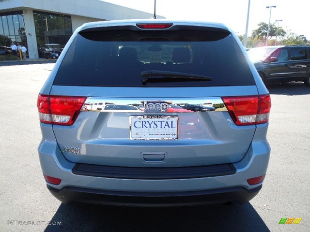 2013 Grand Cherokee Laredo - Winter Chill Pearl / Dark Graystone/Medium Graystone photo #8
