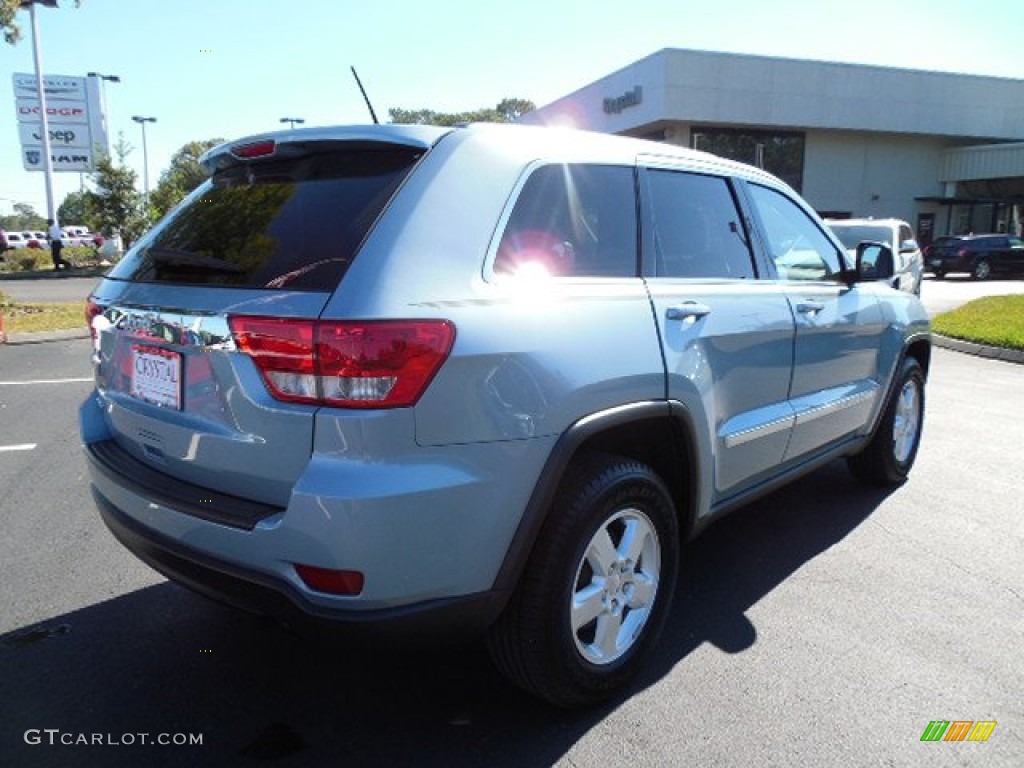 2013 Grand Cherokee Laredo - Winter Chill Pearl / Dark Graystone/Medium Graystone photo #9