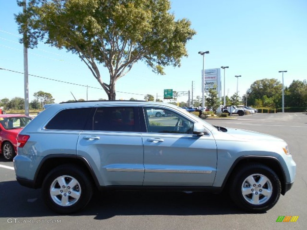 2013 Grand Cherokee Laredo - Winter Chill Pearl / Dark Graystone/Medium Graystone photo #10