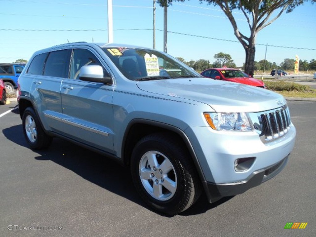 2013 Grand Cherokee Laredo - Winter Chill Pearl / Dark Graystone/Medium Graystone photo #11