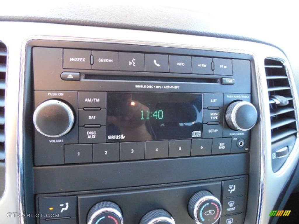 2013 Grand Cherokee Laredo - Winter Chill Pearl / Dark Graystone/Medium Graystone photo #20