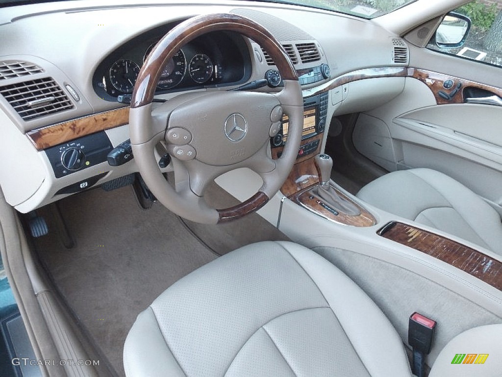 2009 E 350 4Matic Wagon - Jade Green Metallic / Cashmere photo #14