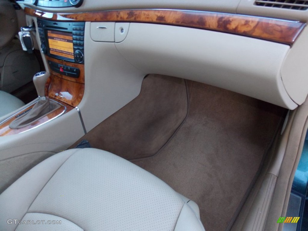 2009 E 350 4Matic Wagon - Jade Green Metallic / Cashmere photo #21